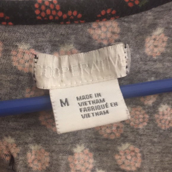 Dark blue w/strawberry pattern crop top - Picture 2 of 5